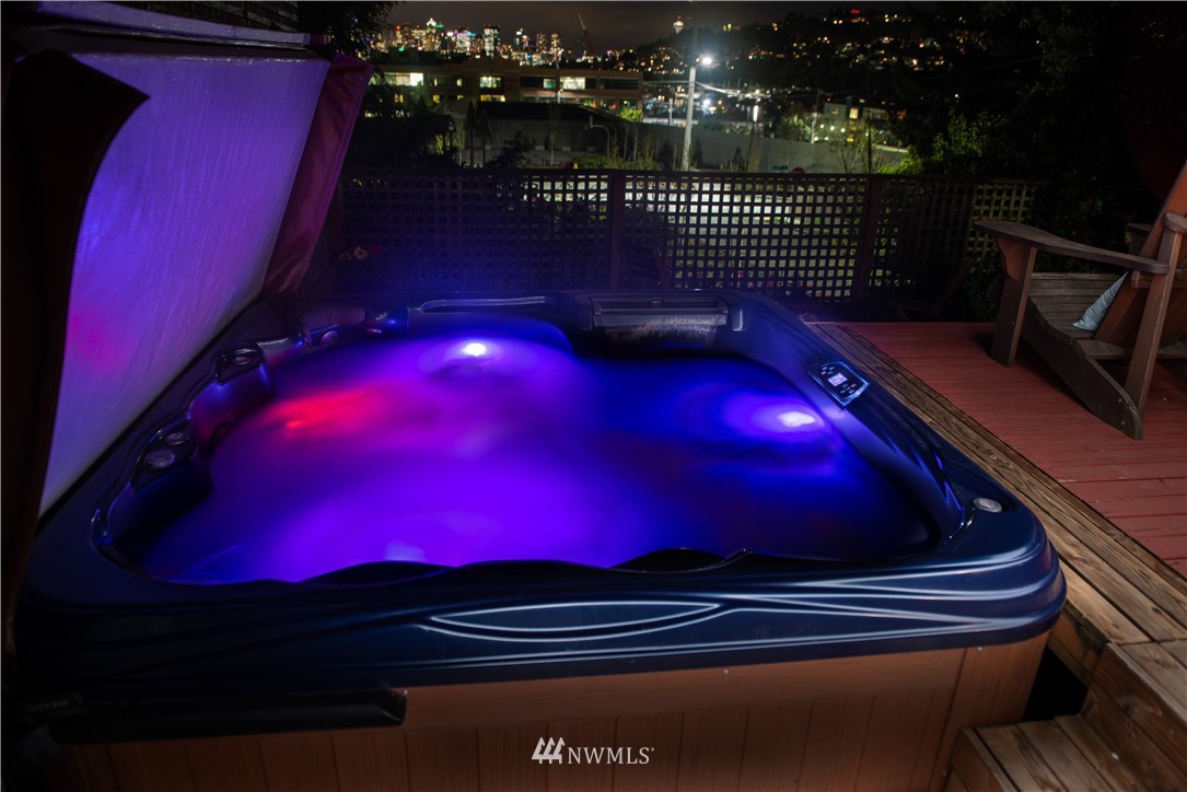 3516 Carr Place North Seattle, WA 98103 - Photo 4 of 25