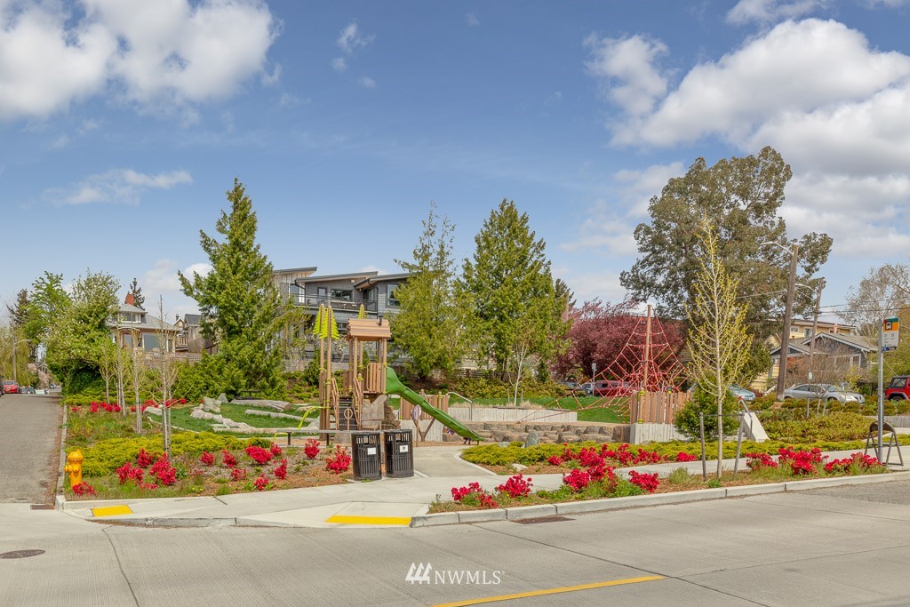 3516 Carr Place North Seattle, WA 98103 - Photo 9 of 25