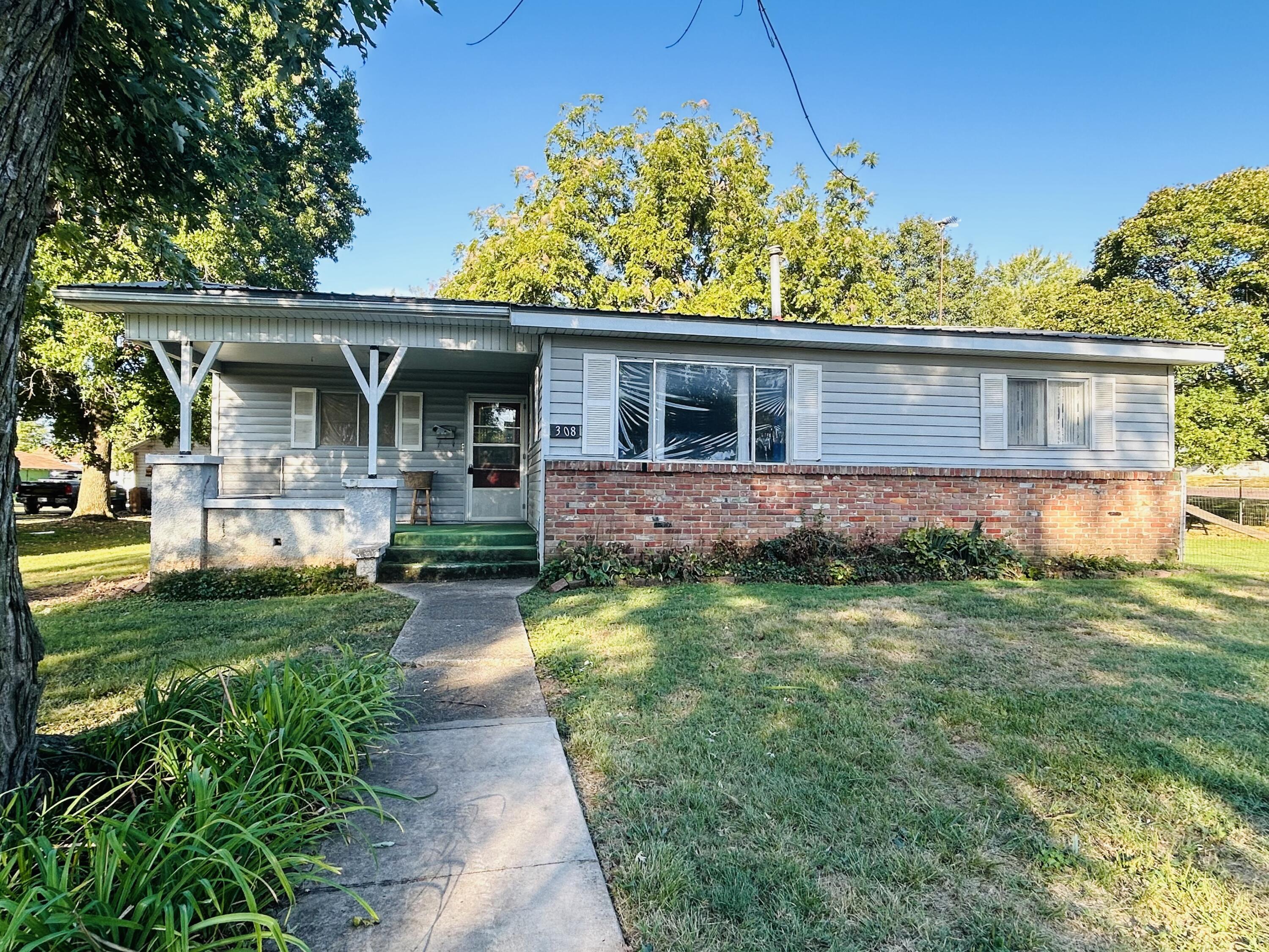 308 9th Street Monett, MO 65708 - Photo 1 of 1 IMG_4357