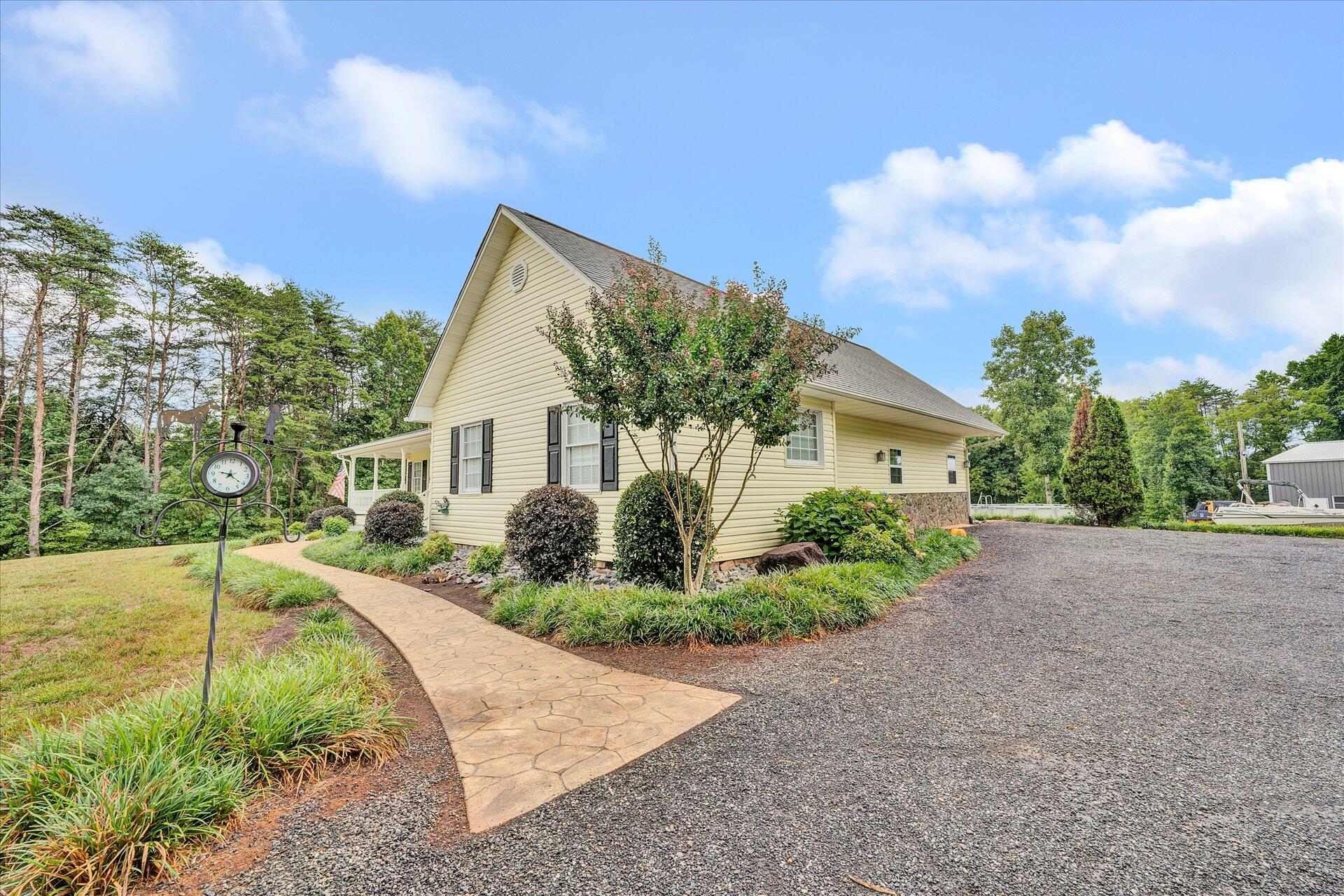 1305 Farm View Road Glade Hill, VA 24092 - Photo 5 of 43 05-DSC00088