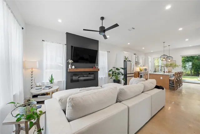 $725,000 | 5701 Tura Lane, Unit 1, Austin, TX 78721