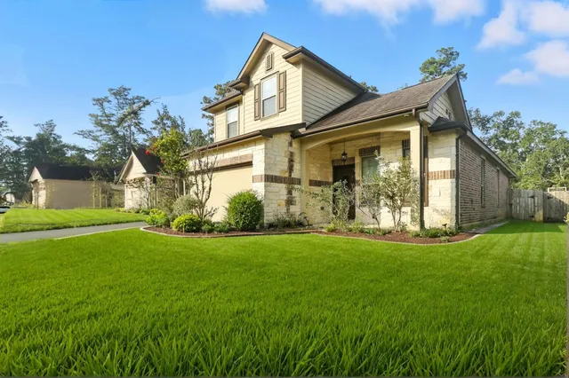 a view of a house with a yard