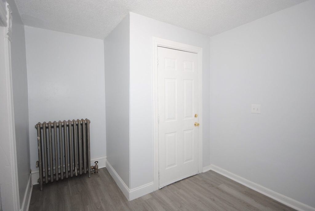 72 Hall Street Springfield, MA 01108 - Photo 15 of 39