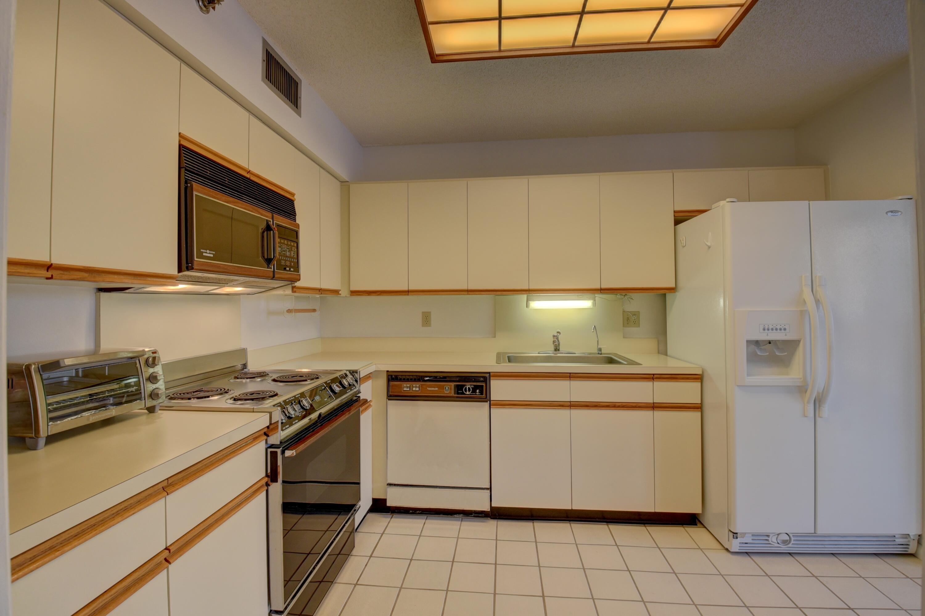 7194 Promenade Drive, Unit 202 Boca Raton, FL 33433 - Photo 9 of 32 09_virtuals1 (9)