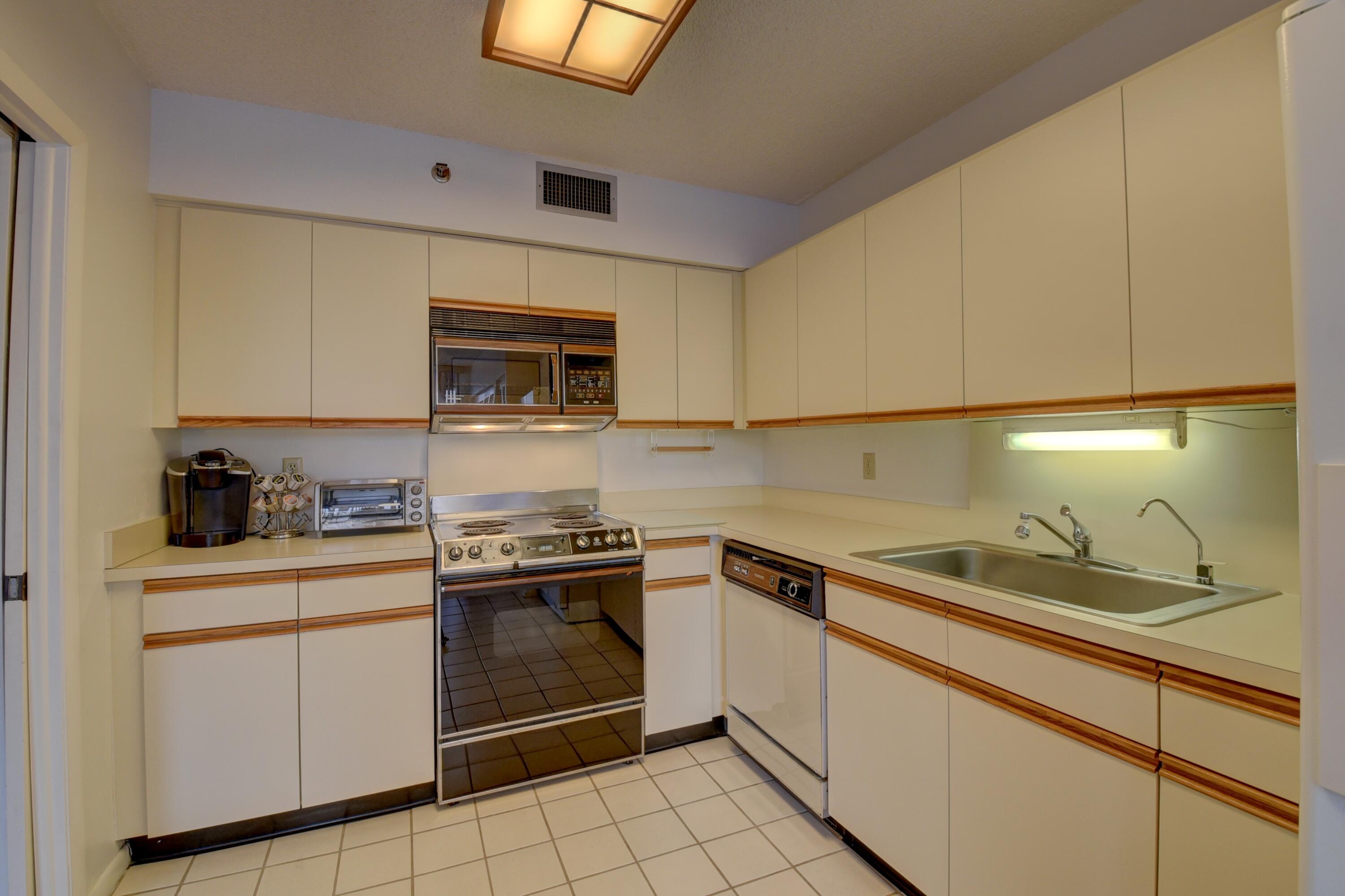 7194 Promenade Drive, Unit 202 Boca Raton, FL 33433 - Photo 10 of 32 10_virtuals1 (10)