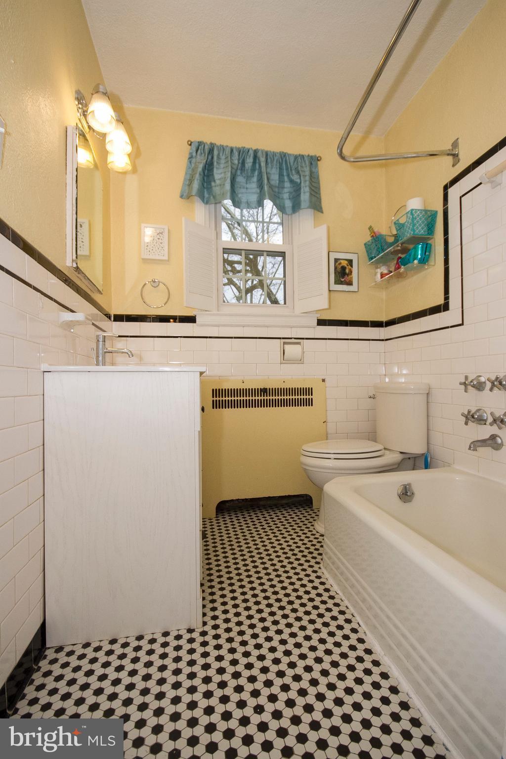 326 Murdock Road Baltimore, MD 21212 - Photo 13 of 29 a bathroom with a sink a toilet and mirror