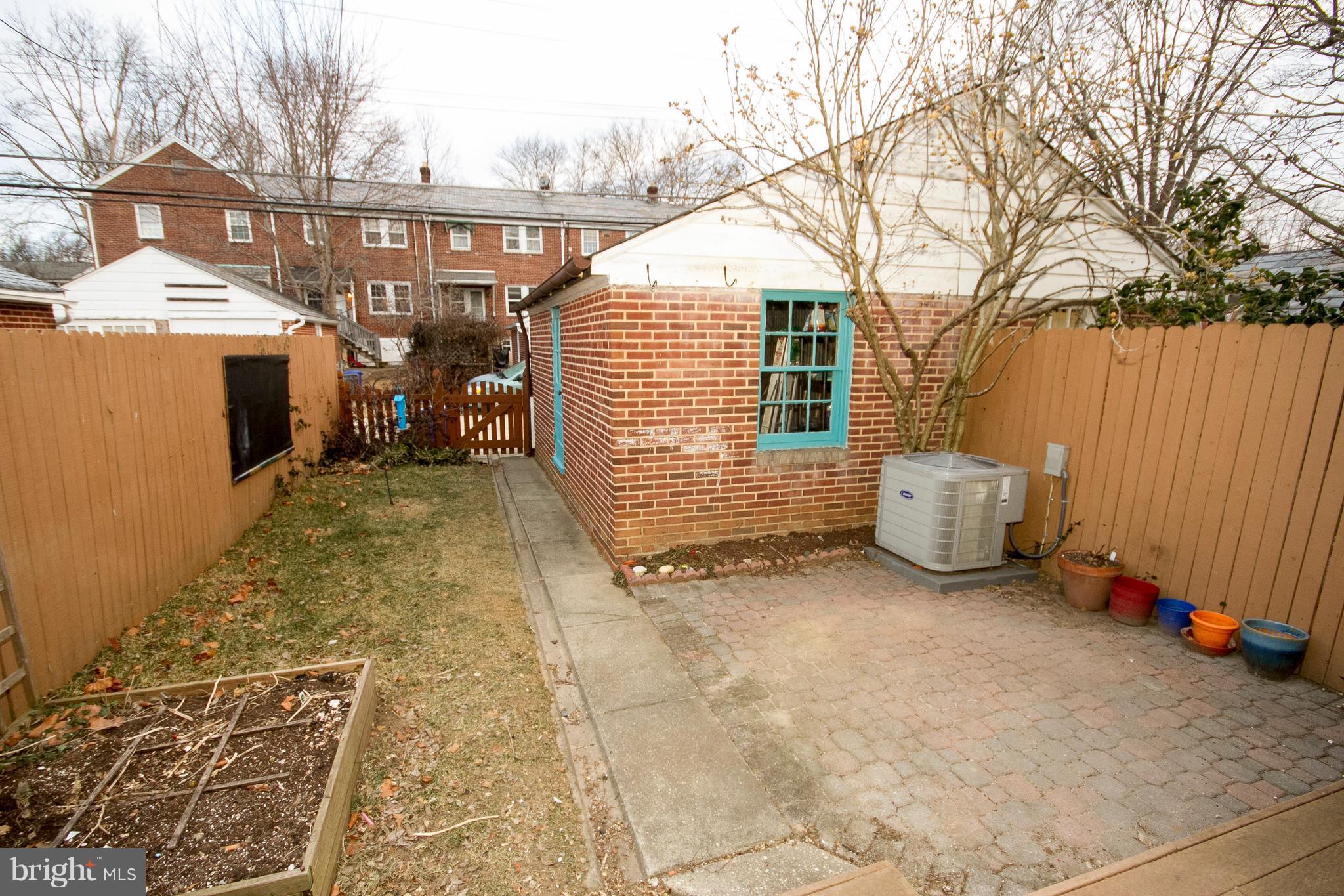 326 Murdock Road Baltimore, MD 21212 - Photo 27 of 29 a view of a back yard of the house