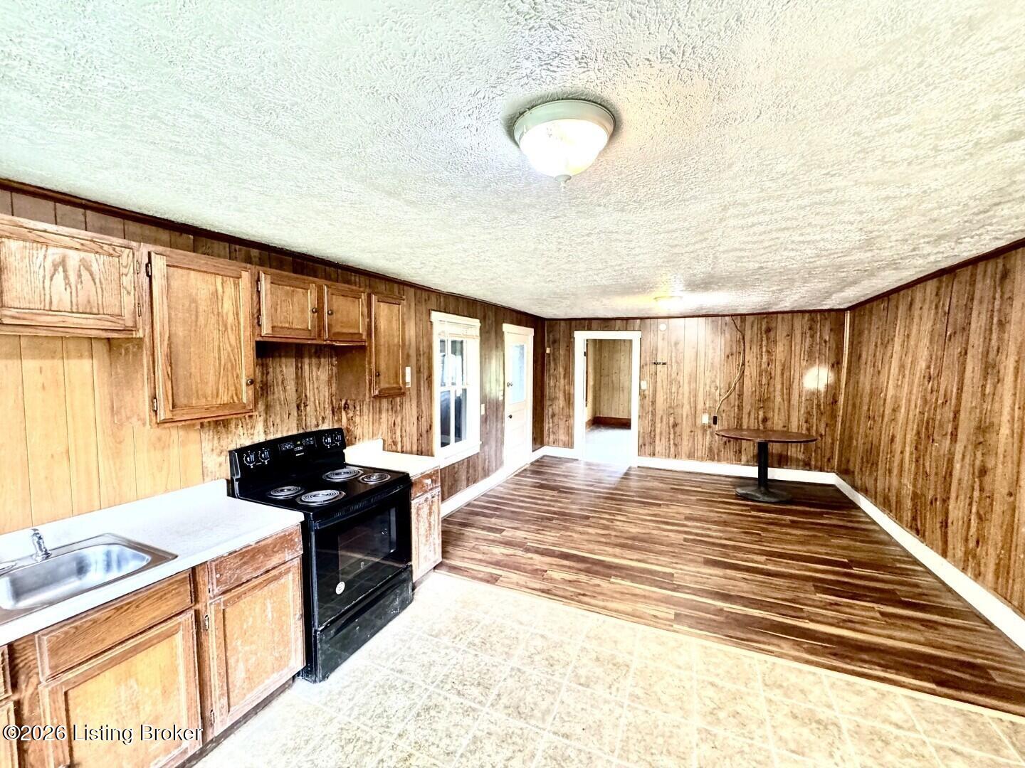 4223 Chaplin Road Willisburg, KY 40078 - Photo 10 of 48 010_KitchenDining