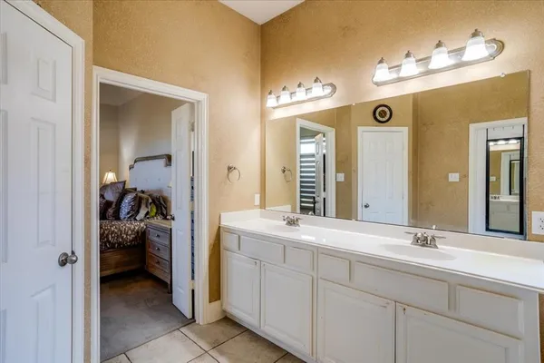 a en suite bathroom with a sink and a mirror