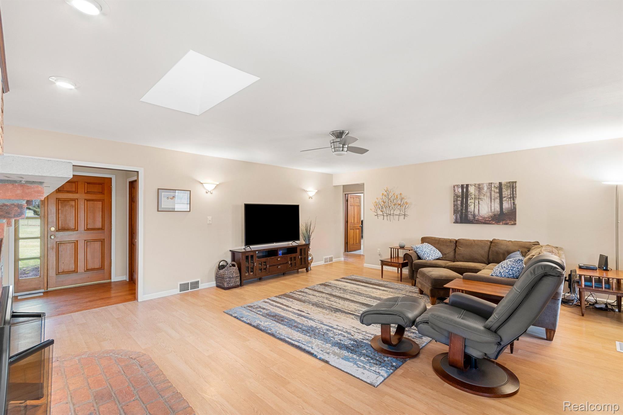 8104 Sheraton Park Road Fenton, MI 48430 - Photo 12 of 59 Gallery Image 12