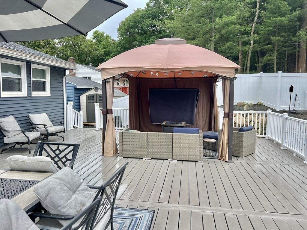 93 Hobson Street Saugus, MA 01906 - Photo 12 of 25