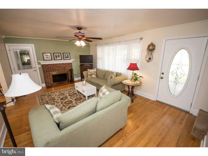 4519 Yates Road Bensalem, PA 19020 - Photo 7 of 25 Living Room