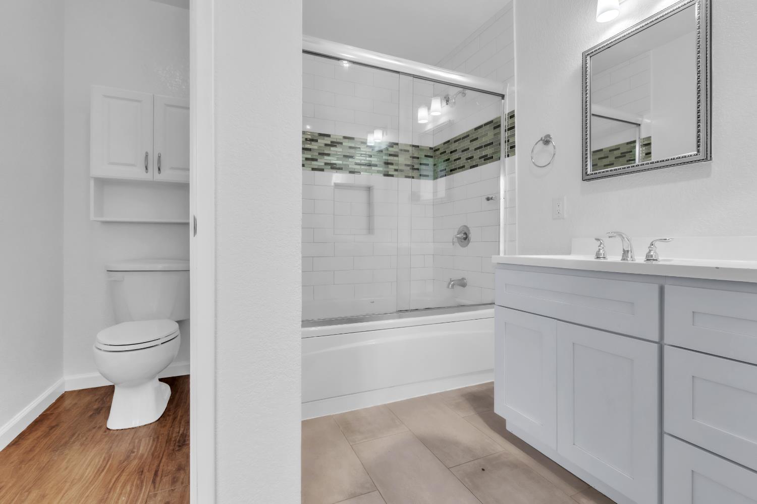 136 Rambling Drive Folsom, CA 95630 - Photo 23 of 31 a bathroom with a toilet a sink and bathtub