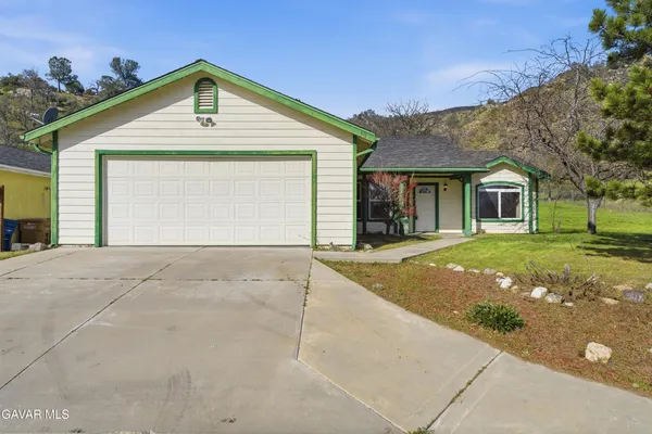 $319,900 | 21276 White Pine Drive, Unit 39, Tehachapi, CA 93561