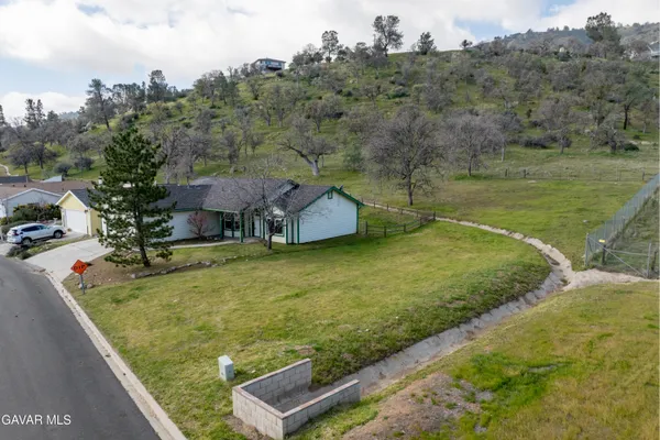 $319,900 | 21276 White Pine Drive, Unit 39, Tehachapi, CA 93561