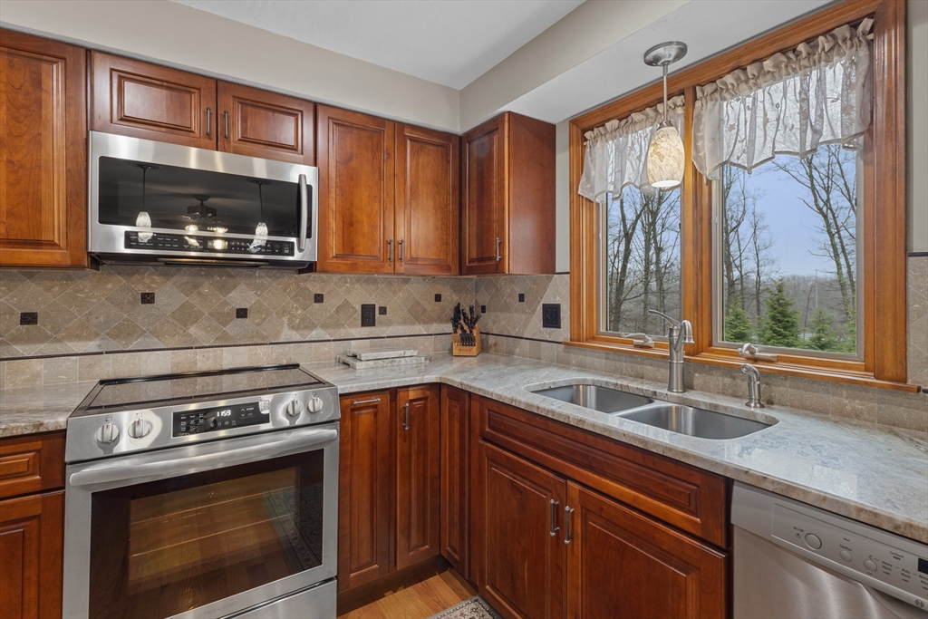 16 Flint Pond Road Worcester, MA 01604 - Photo 12 of 42