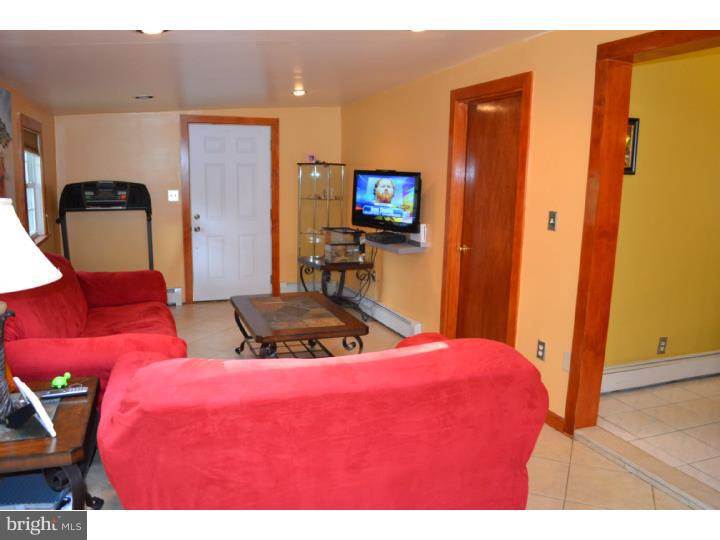 736 Susquehanna Road Abington, PA 19046 - Photo 11 of 19 Family Room