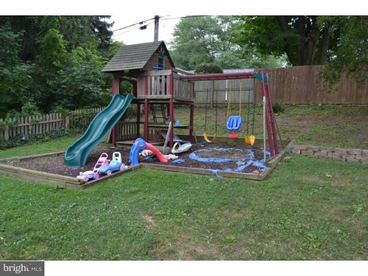736 Susquehanna Road Abington, PA 19046 - Photo 16 of 19 Back Yard