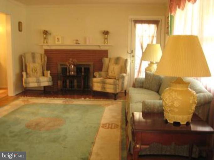 11804 Eden Road Silver Spring, MD 20904 - Photo 2 of 19 Living Room