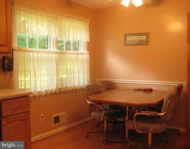 11804 Eden Road Silver Spring, MD 20904 - Photo 5 of 19 Breakfast Area
