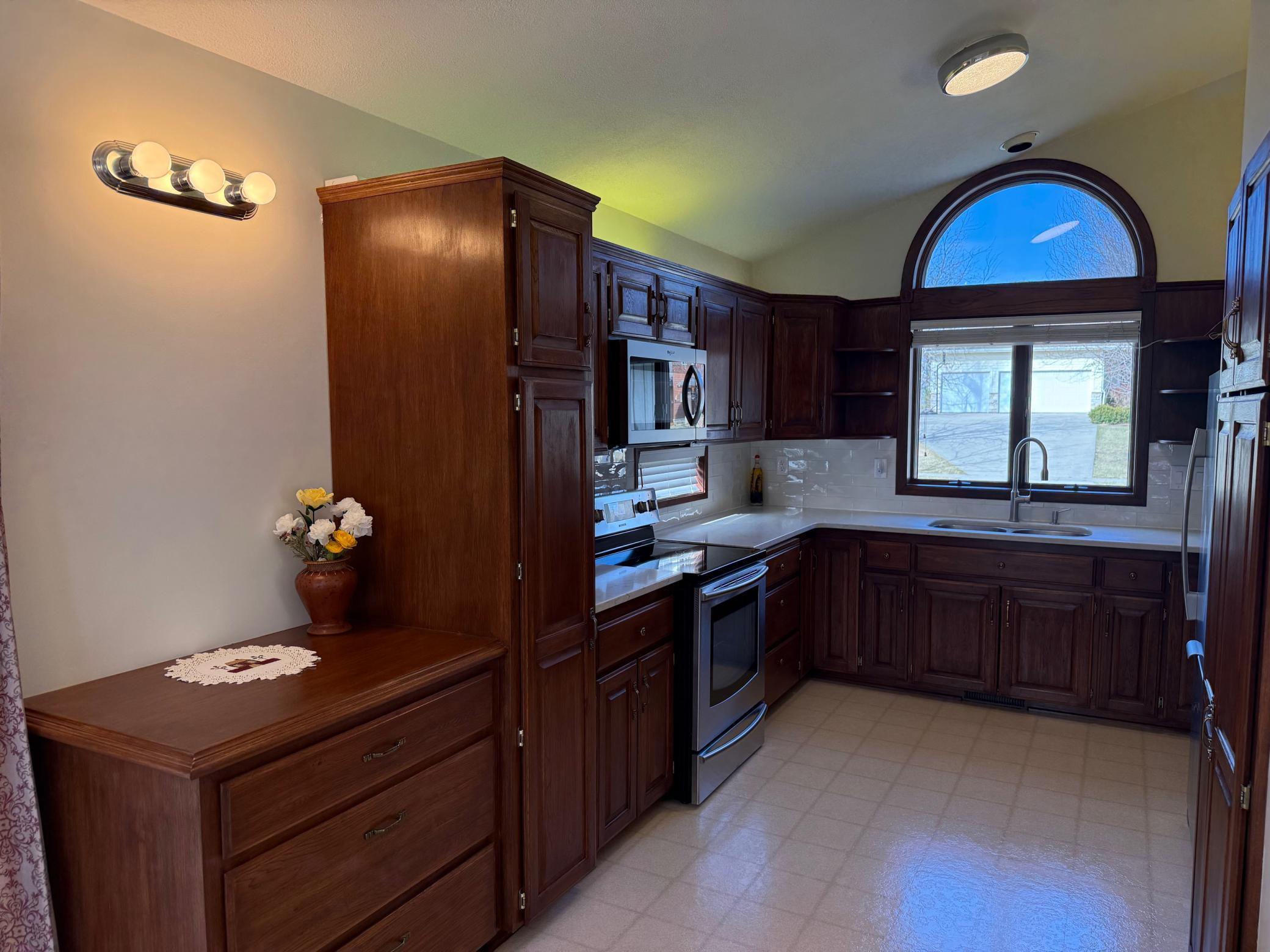 2235 Baihly Hills Drive Southwest Rochester, MN 55902 - Photo 14 of 36