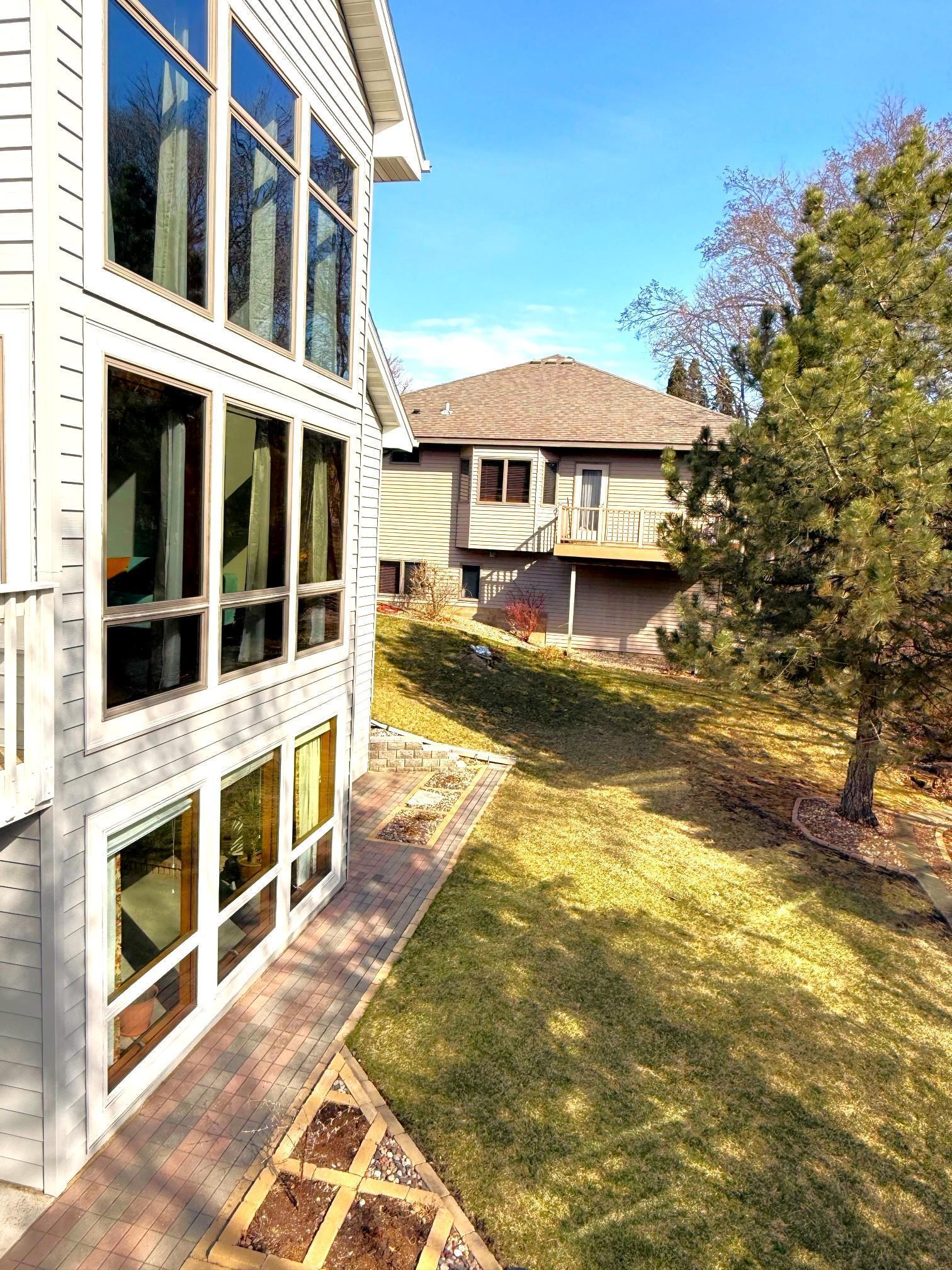 2235 Baihly Hills Drive Southwest Rochester, MN 55902 - Photo 3 of 36