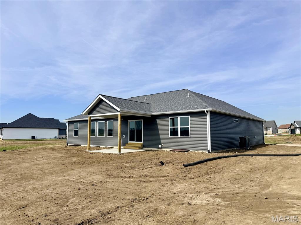 221 George Bush Boulevard Troy, IL 62294 - Photo 9 of 92