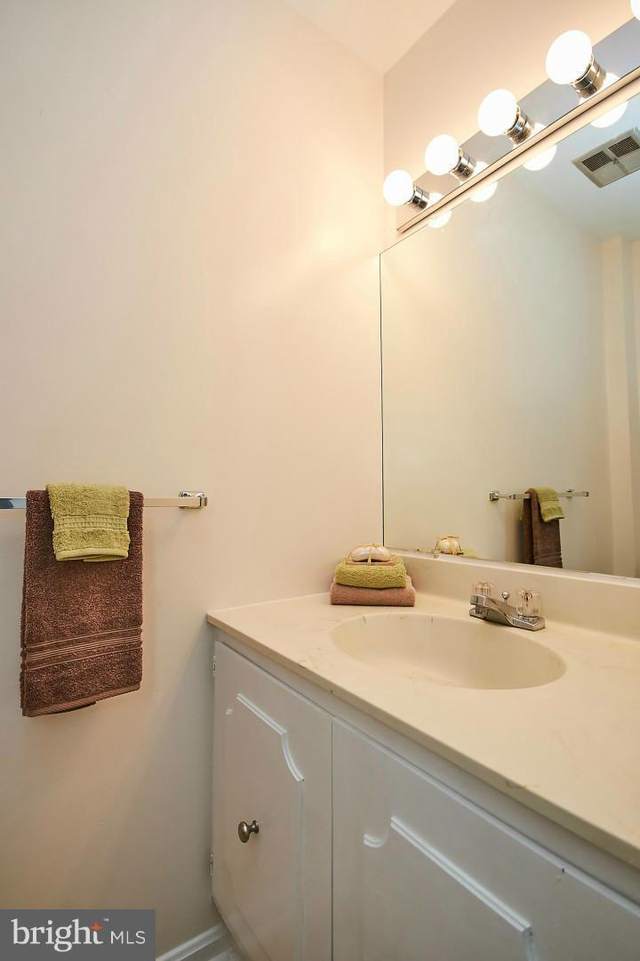 5264 Leestone Court Springfield, VA 22151 - Photo 13 of 30 a bathroom with a sink and a mirror
