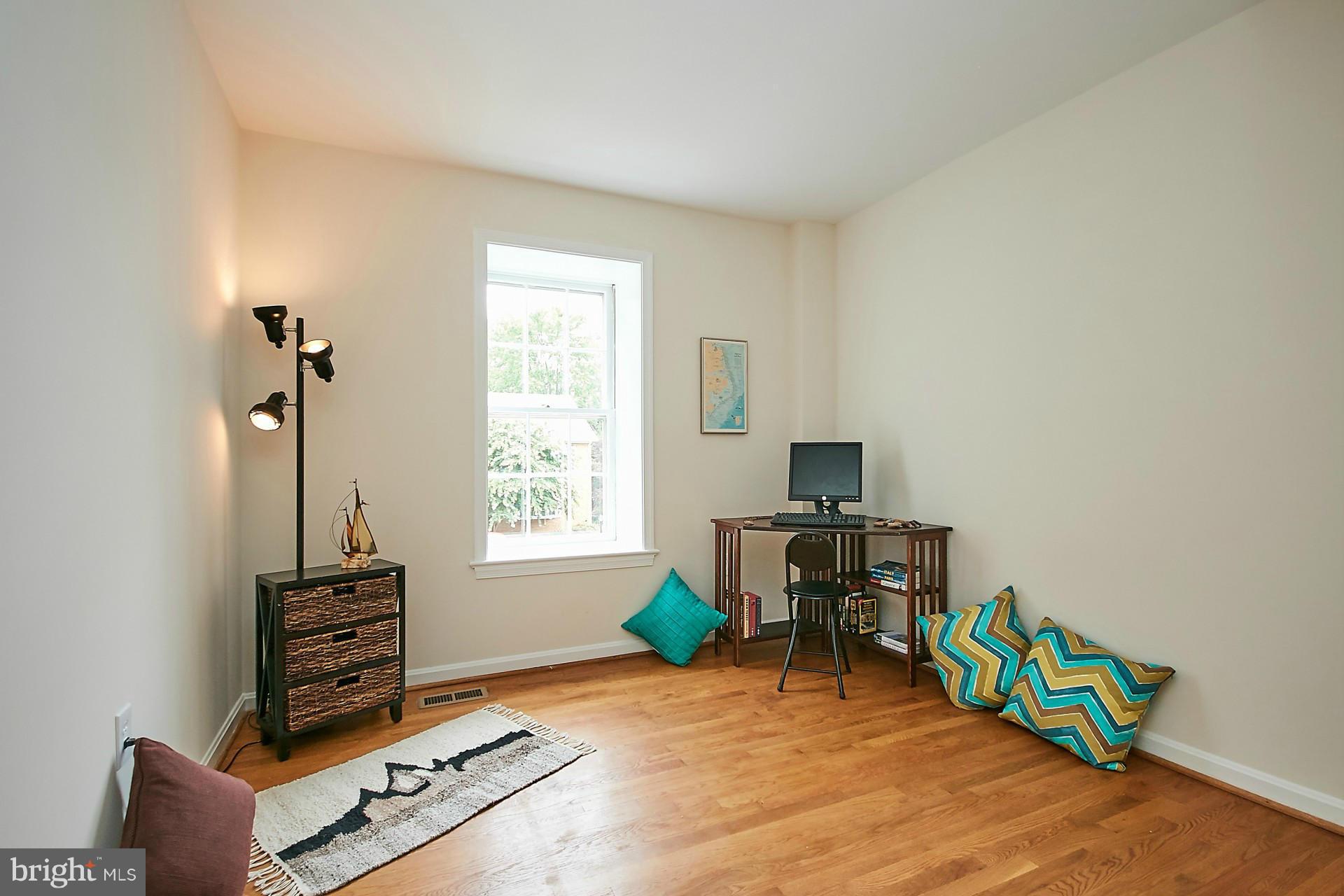 5264 Leestone Court Springfield, VA 22151 - Photo 21 of 30 a living room with furniture and a flat screen tv
