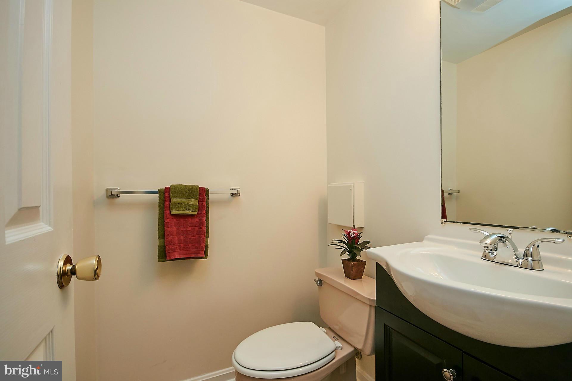 5264 Leestone Court Springfield, VA 22151 - Photo 25 of 30 a bathroom with a sink toilet and mirror