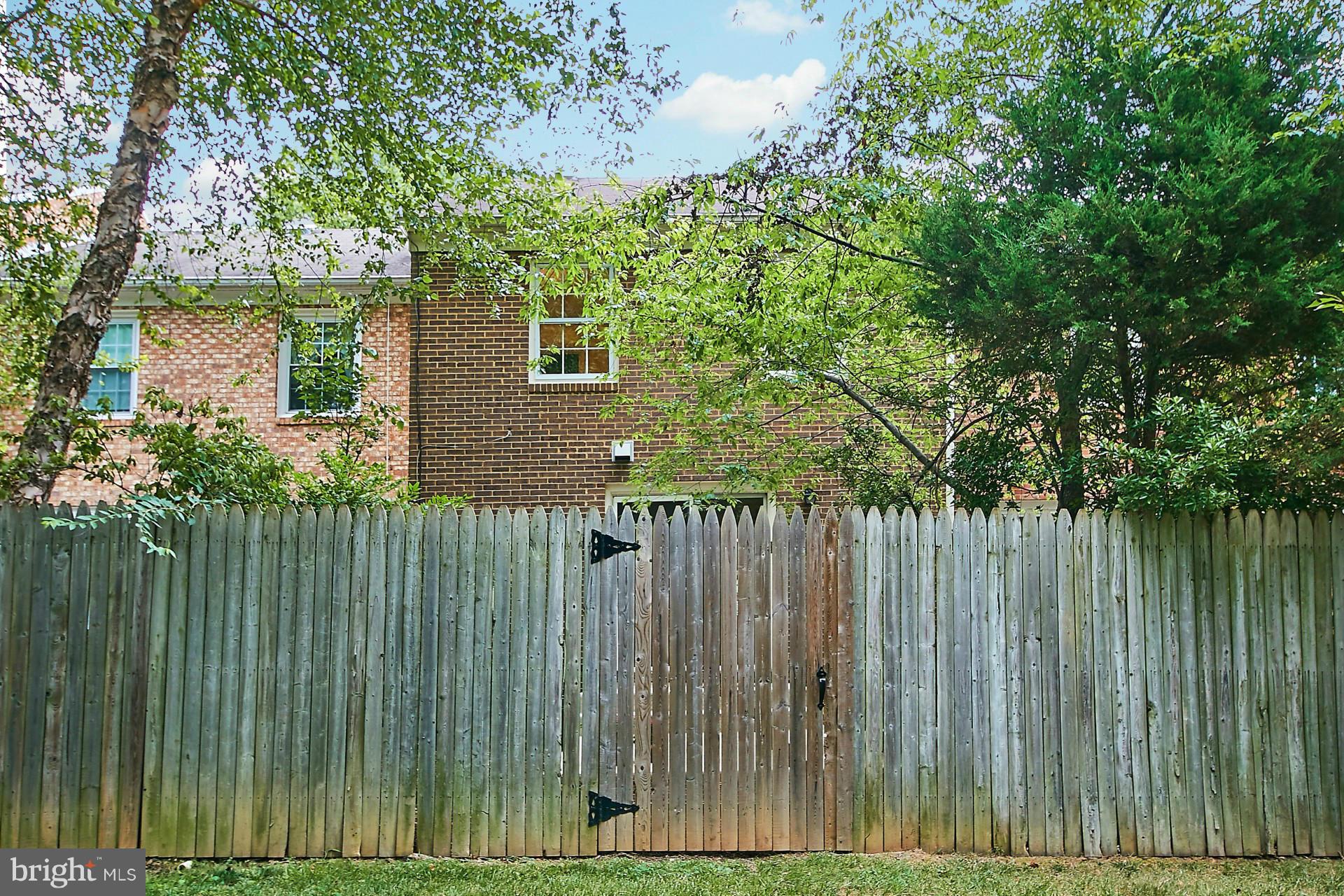 5264 Leestone Court Springfield, VA 22151 - Photo 27 of 30 a view of a backyard with plants