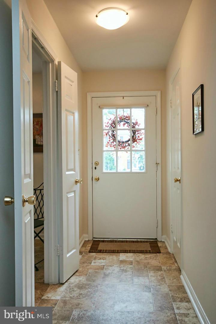 5264 Leestone Court Springfield, VA 22151 - Photo 4 of 30 an empty room with windows