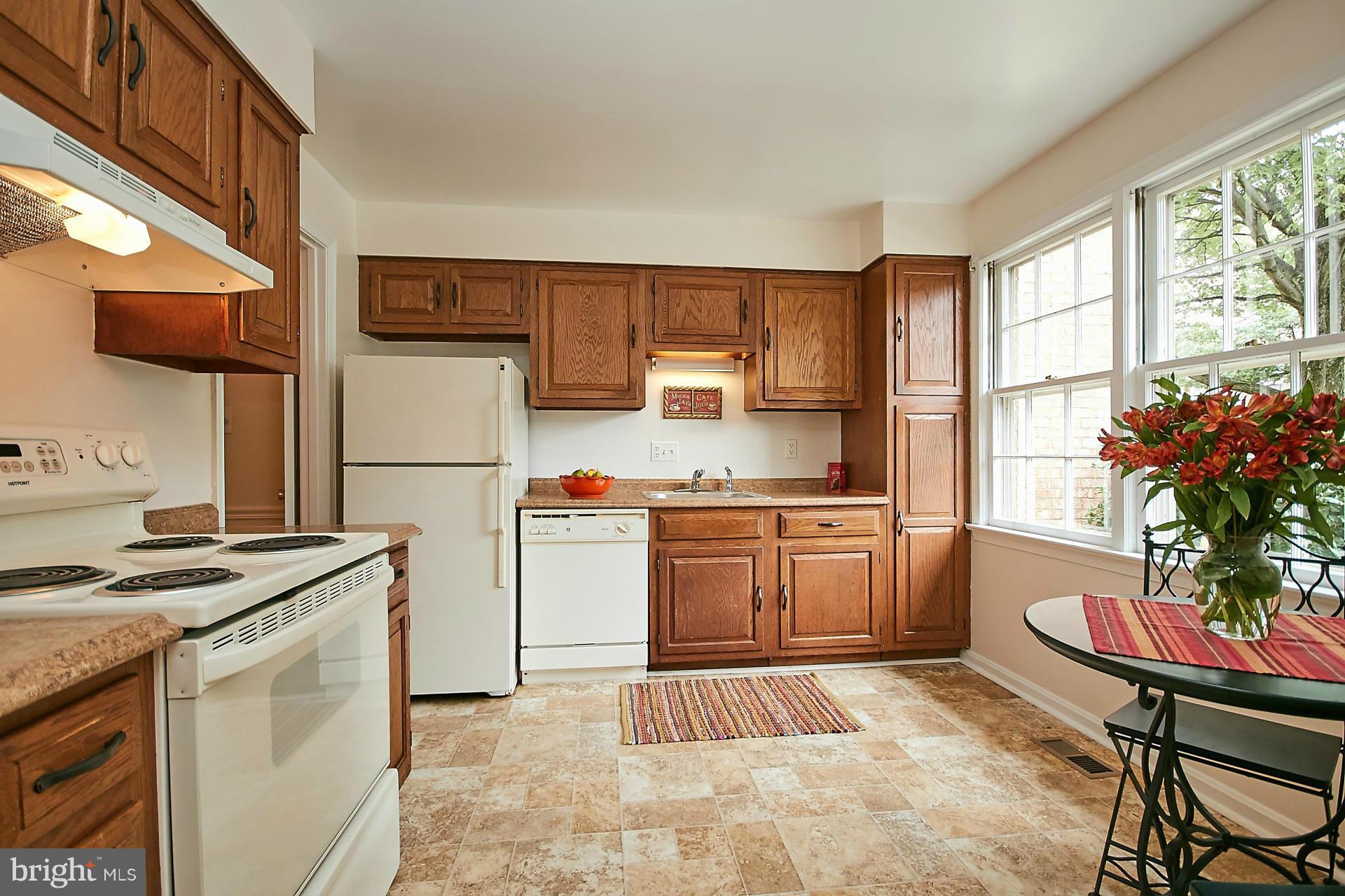 5264 Leestone Court Springfield, VA 22151 - Photo 8 of 30 a kitchen with a stove a refrigerator and a refrigerator