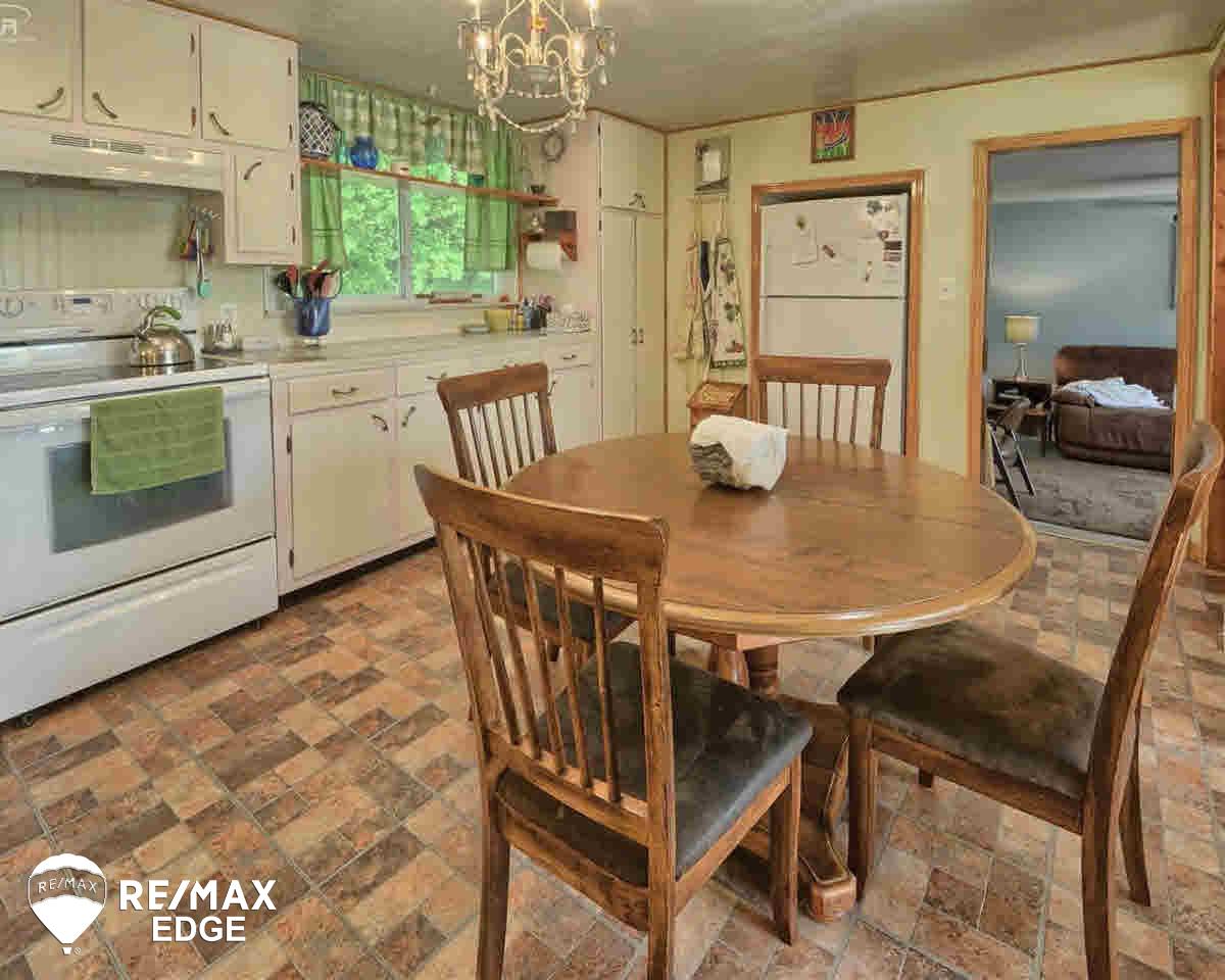 2085 South Vassar Road Davison, MI 48423 - Photo 5 of 16 21304909-4.JPG
