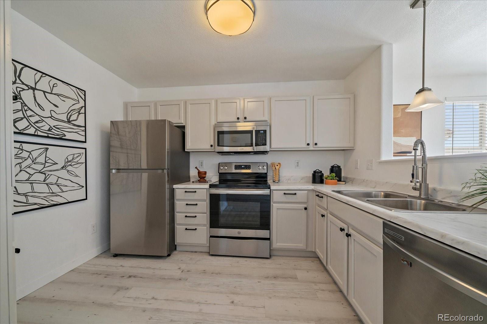 4437 Cornish Way Denver, CO 80239 - Photo 4 of 18