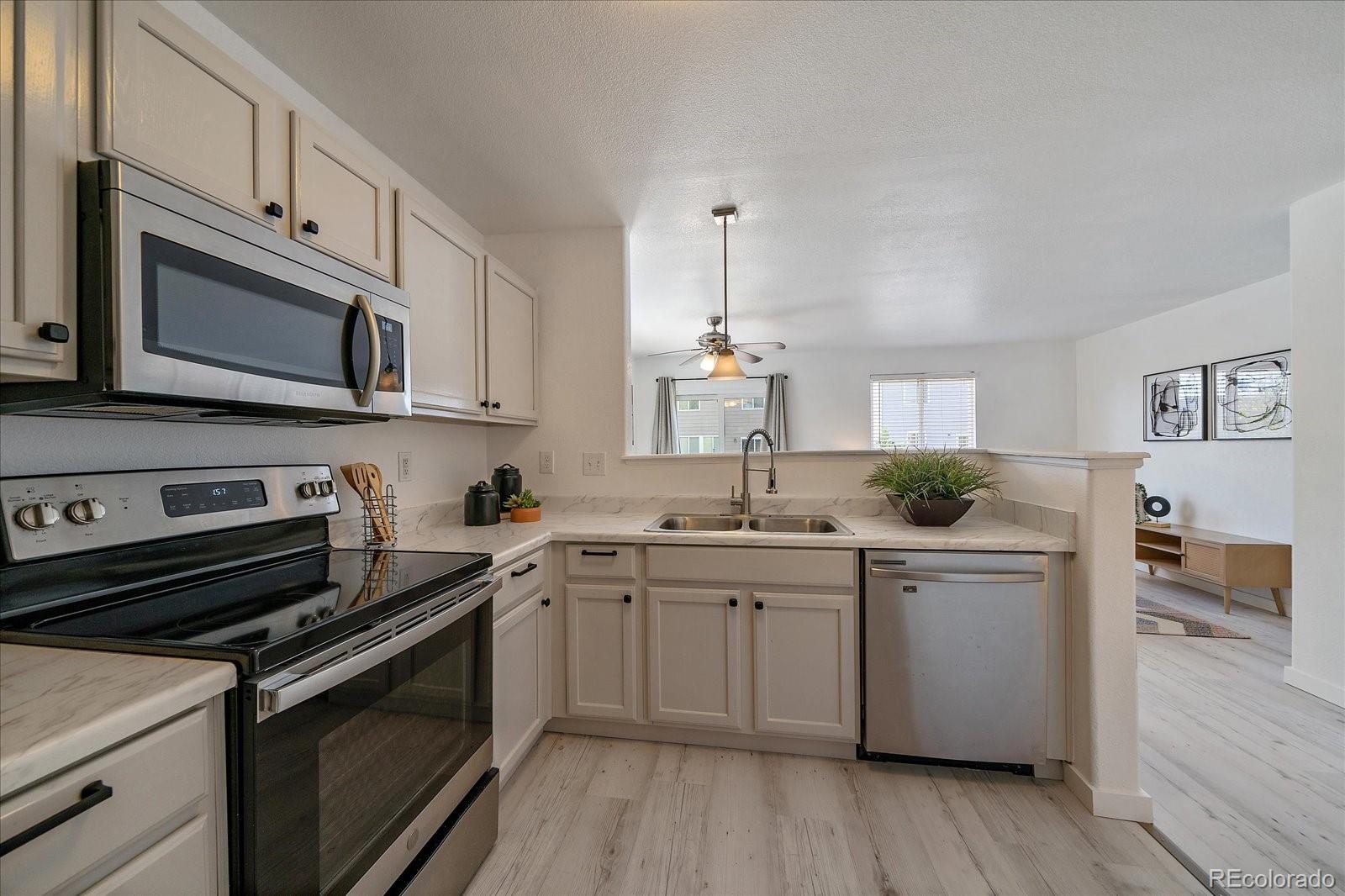 4437 Cornish Way Denver, CO 80239 - Photo 5 of 18