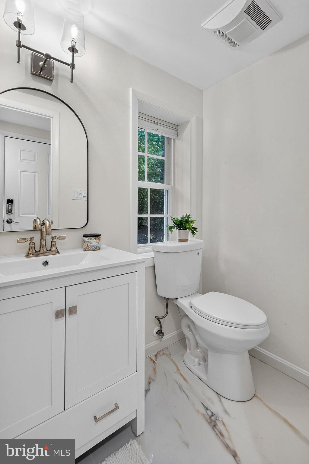 2511 Charlestown Lane Reston, VA 20191 - Photo 16 of 54 Powder Room