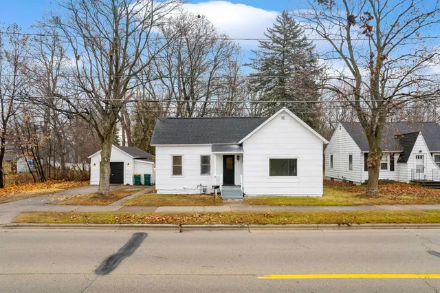$139,900 | 144 Hattie Street, Marinette, WI 54143