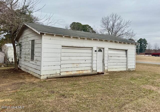 903 East Balsey Street Clinton, NC 28328 - Photo 30 of 31 garage1