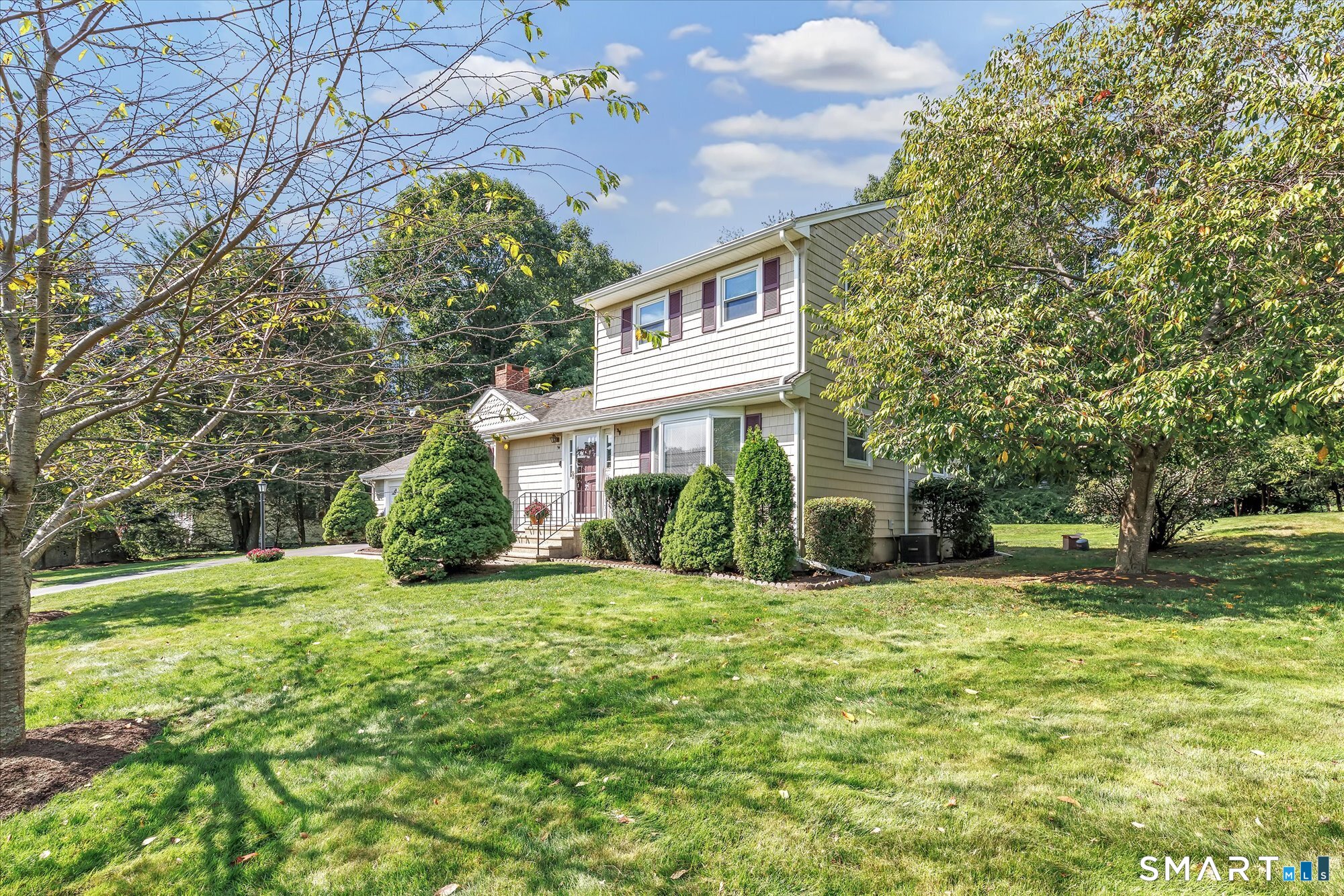 94 Ascolese Road Trumbull, CT 06611 - Photo 3 of 34 Gallery Image 3