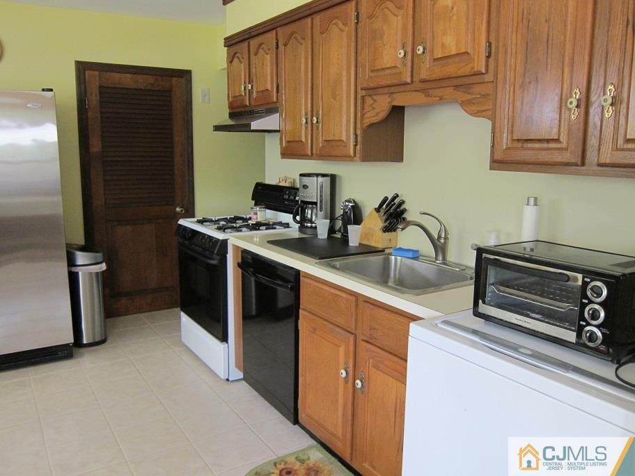 41 Colton Road Edison, NJ 08817 - Photo 4 of 16 a kitchen with stainless steel appliances granite countertop a stove a refrigerator and a sink