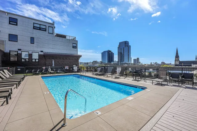 $219,900 | 600 Broadway Avenue Northwest, Unit 206, Grand Rapids, MI 49504