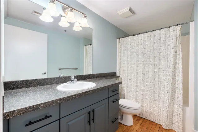 $219,900 | 600 Broadway Avenue Northwest, Unit 206, Grand Rapids, MI 49504