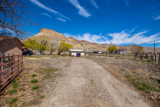 3464 G Road Clifton, CO 81520 - Photo 40 of 42 a view of a road with a big yard