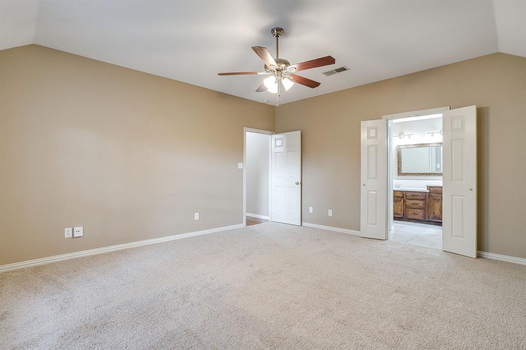 177 Aspen Loop Aledo, TX 76008 - Photo 25 of 40 a view of an empty room and closet area