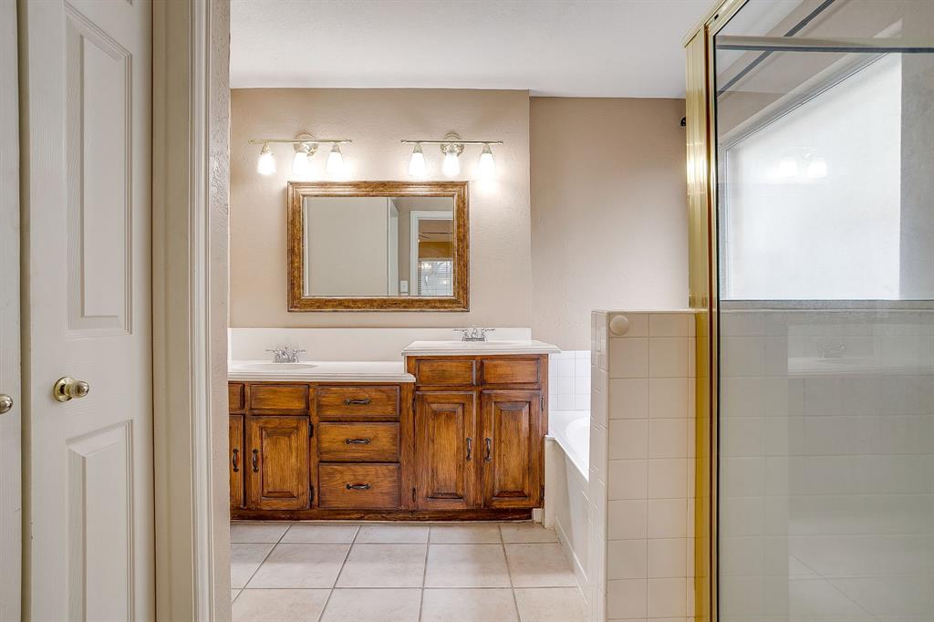 177 Aspen Loop Aledo, TX 76008 - Photo 26 of 40 a bathroom with a sink and a mirror