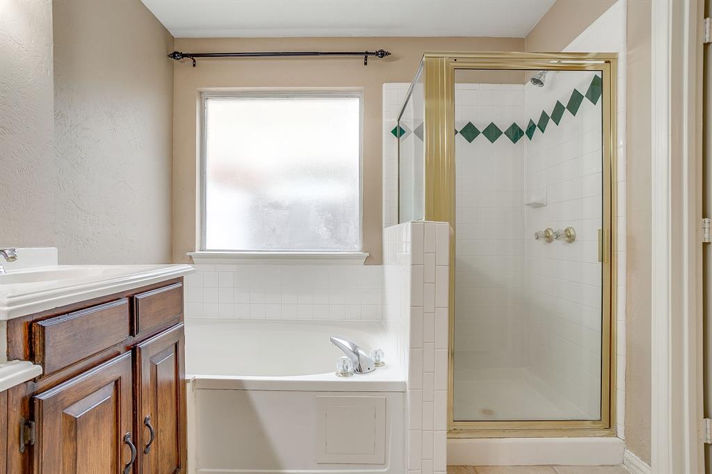 177 Aspen Loop Aledo, TX 76008 - Photo 29 of 40 a bathroom with a shower and a sink