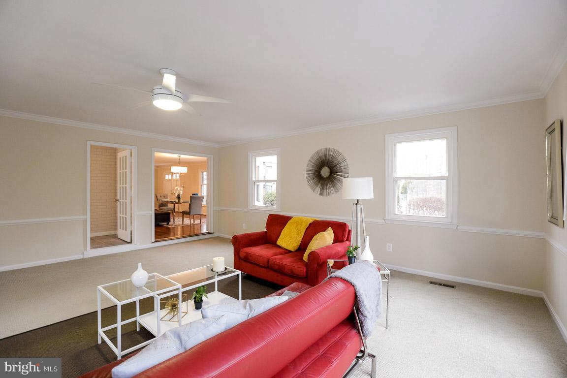 7366 Clifton Road Clifton, VA 20124 - Photo 11 of 30 Family Room
