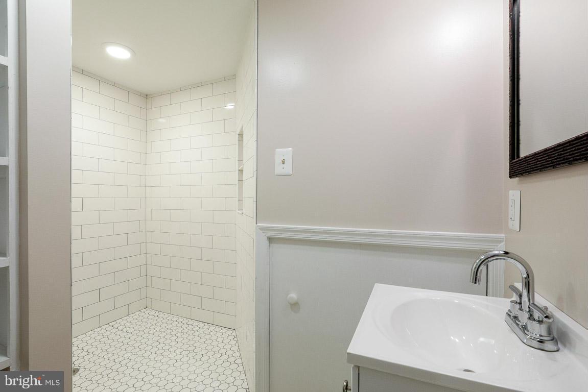 7366 Clifton Road Clifton, VA 20124 - Photo 23 of 30 Bath