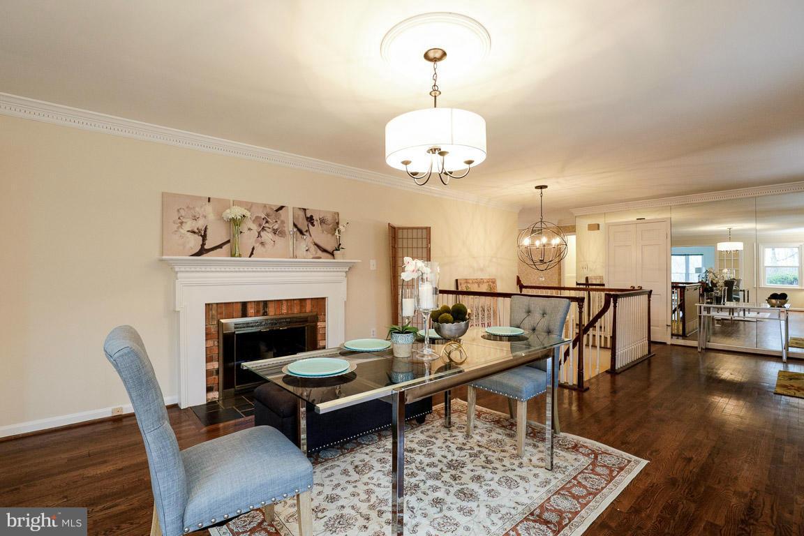 7366 Clifton Road Clifton, VA 20124 - Photo 4 of 30 Dining Room